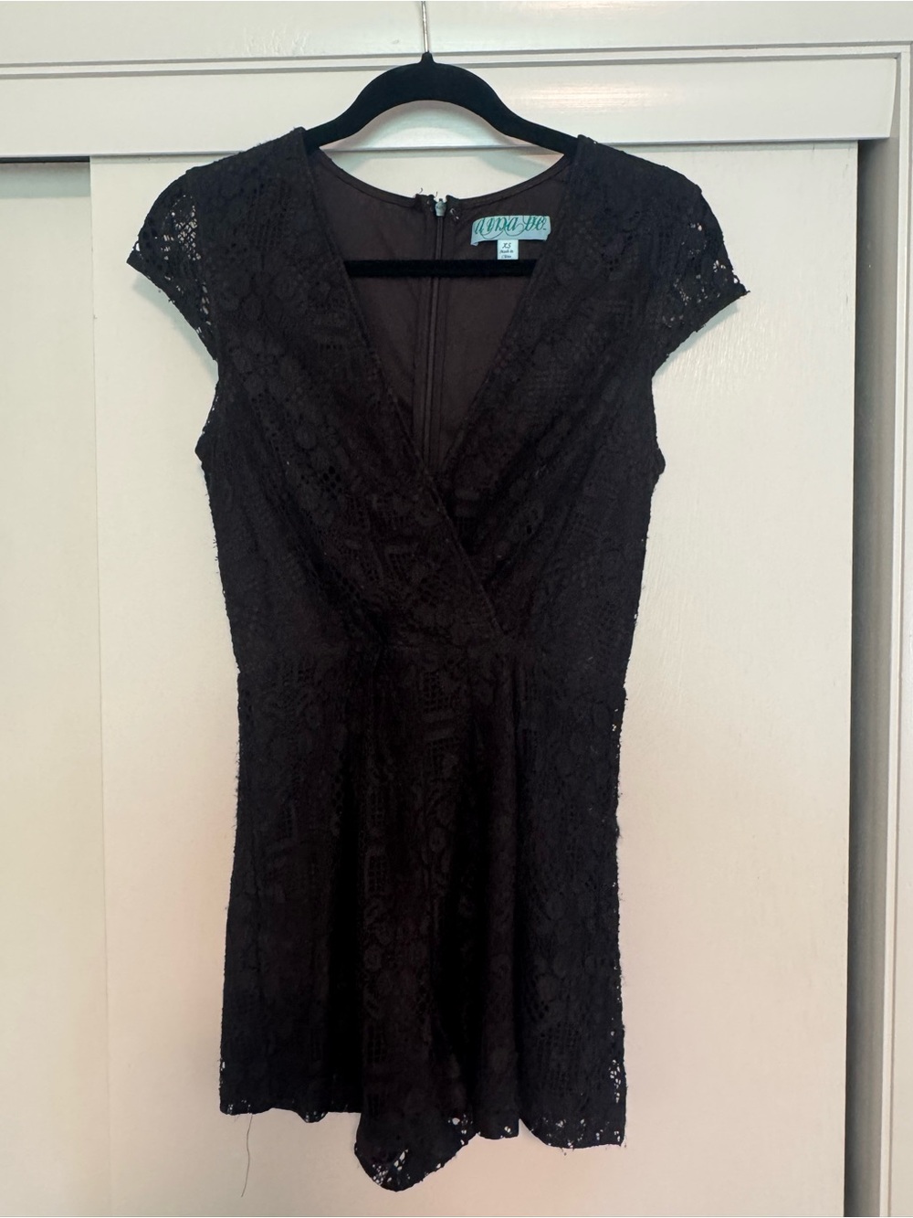 dina be Black Lace Short Sleeve Romper